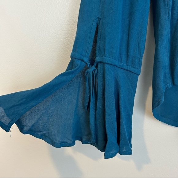 NWT Band of Gypsies Blue Bell Sleeve Faux Wrap Criss Cross Boho Blouse Size XS - Picture 4 of 9